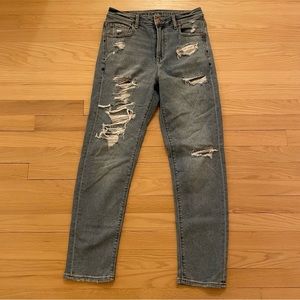 American Eagle light wash Mom Jean Distressed 2